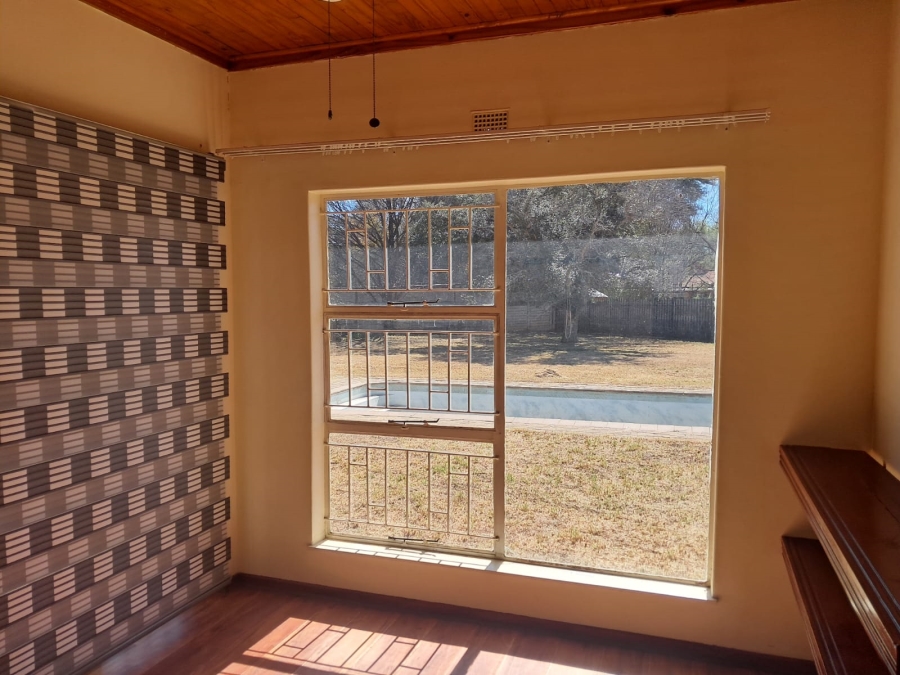 5 Bedroom Property for Sale in Flamingo Park Free State